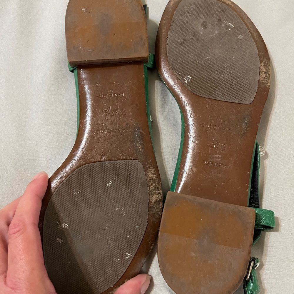 Balenciaga green leather studded sandals - Picture 2 of 5
